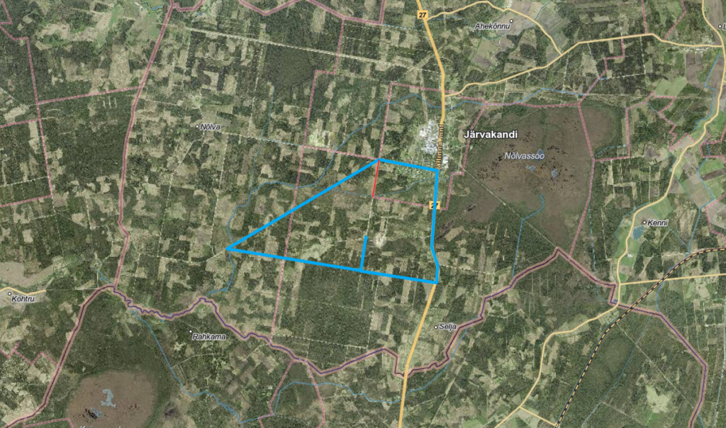 Kaart Järvakandi lähiümbrusest. Kaardil on tähistatud üks teelõik, mis on punase joonega märgitud suletuks. Sinine joon näitab selle ümbruses kulgevaid metsateid, mida saab kasutada ümbersõiduks. Kaardialal elamuid ega asustust ei ole.